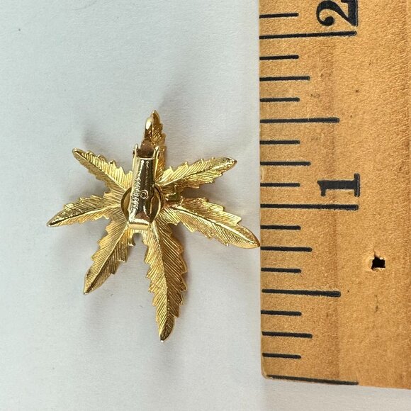 Sarah Coventry Gold-Tone Leaf Design Clip-On Earrings - Picture 2 of 2